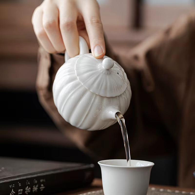 Théière japonaise en céramique faite à la main