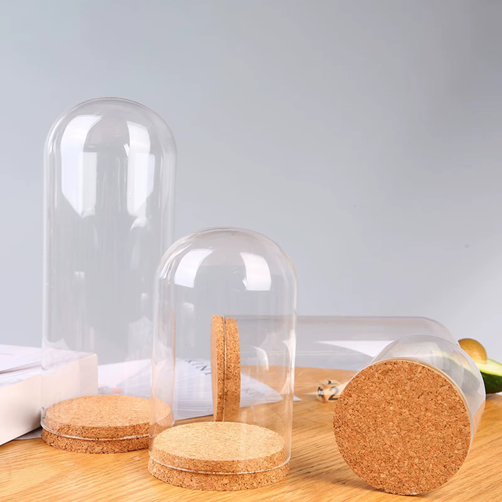 Dôme en verre, Base en bois