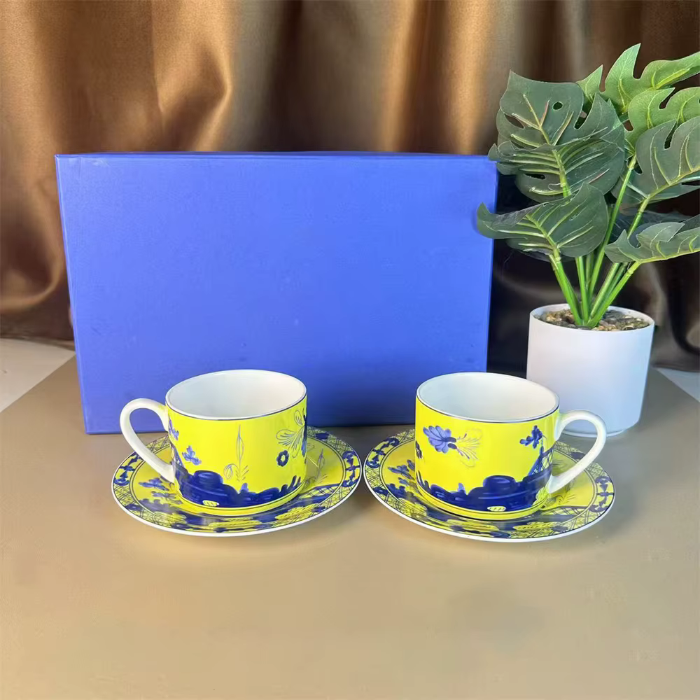 Tasse à café et soucoupe