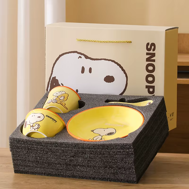 Nouveau 4 pièces tasse à eau bol à riz assiette à salade cuillère à soupe Kawaii dessin animé Snoopy ensemble en céramique ustensiles de cuisine enfants cadeau d'anniversaire