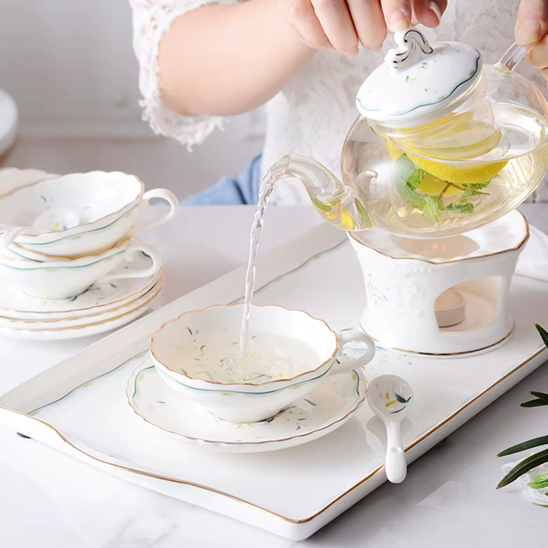 Service à café et thé de style européen avec motif floral