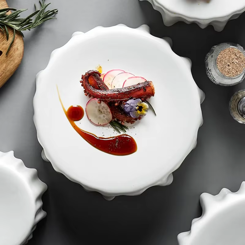 Assiette blanche ronde occidentale