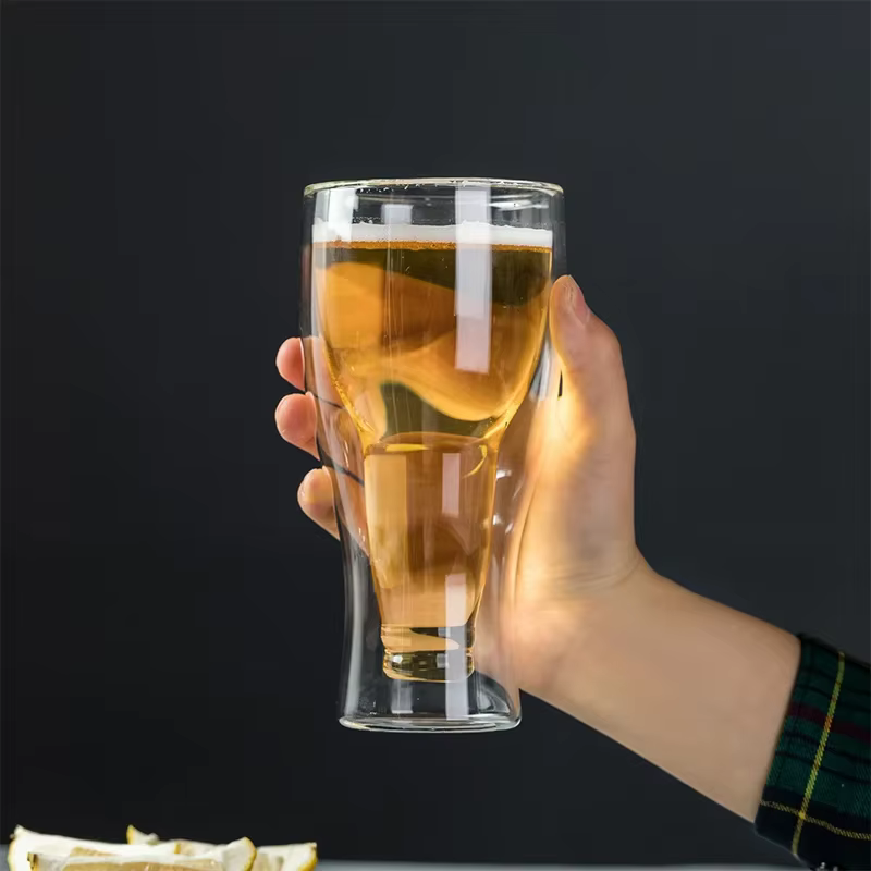 Bouteille de vin créative modèle tasse en verre