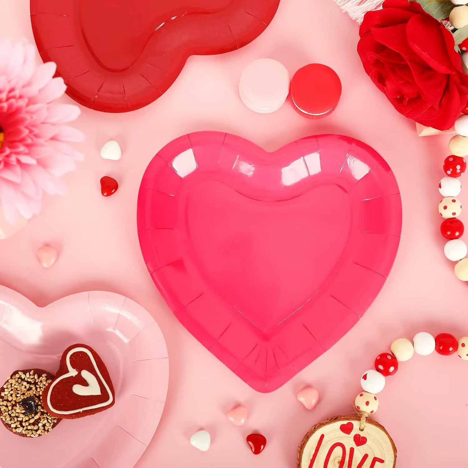 Assiette en papier d'amour pour la saint-valentin