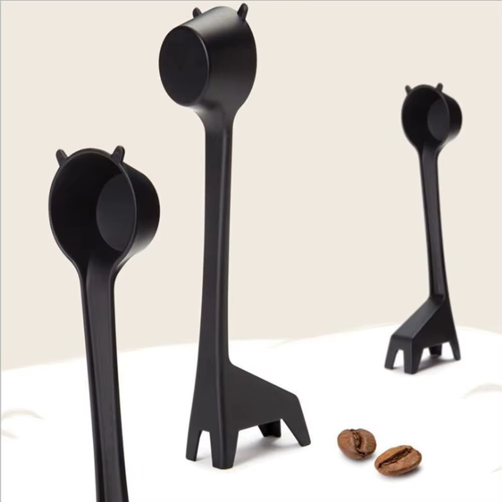 Cuillère à café en forme de girafe de dessin animé