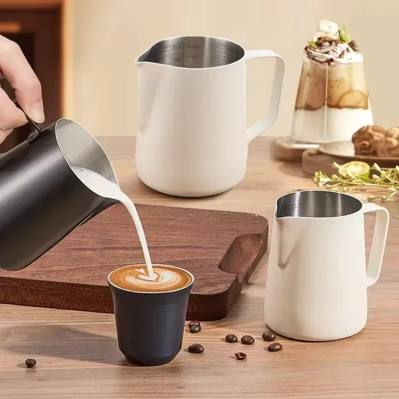 Pichet à mousse de café et de lait