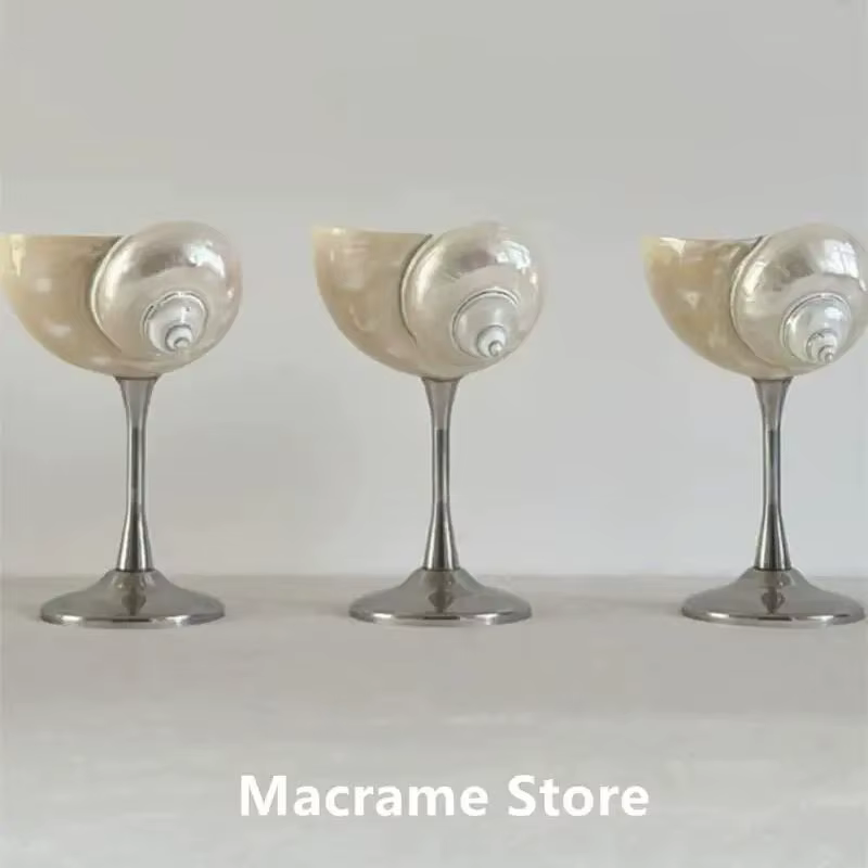 Verre à vin en coquille de conque naturelle fait à la main