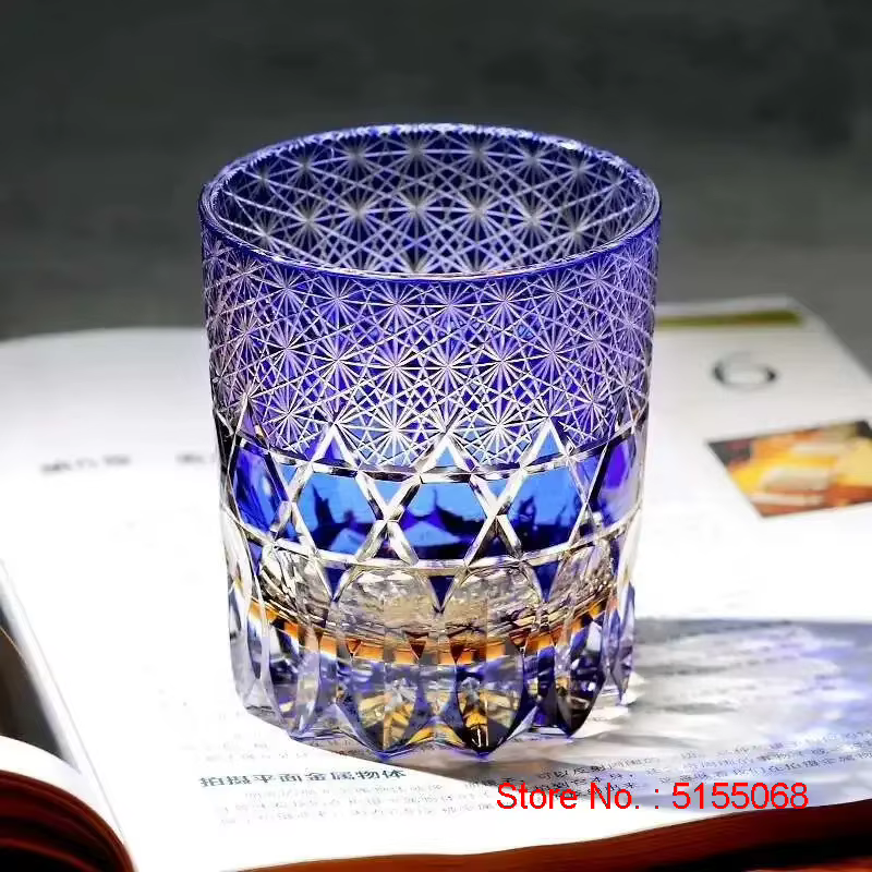 Verre à vin en Fluorite avec cristaux de couleur haut de gamme