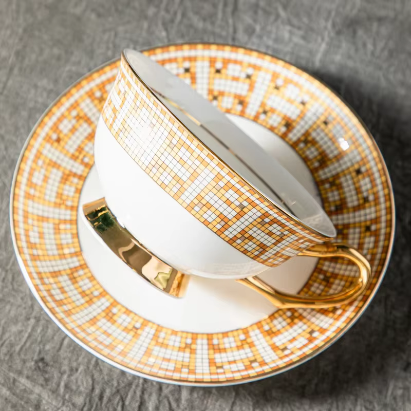 Tasse à thé en céramique à fleurs