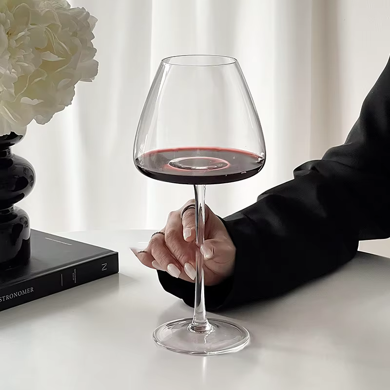 Verre à vin rouge bordeaux à gros pales de style européen