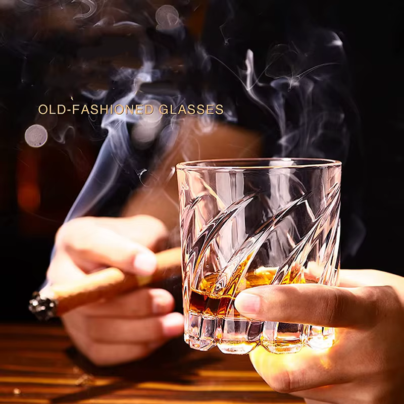 Verre à whisky rotatif
