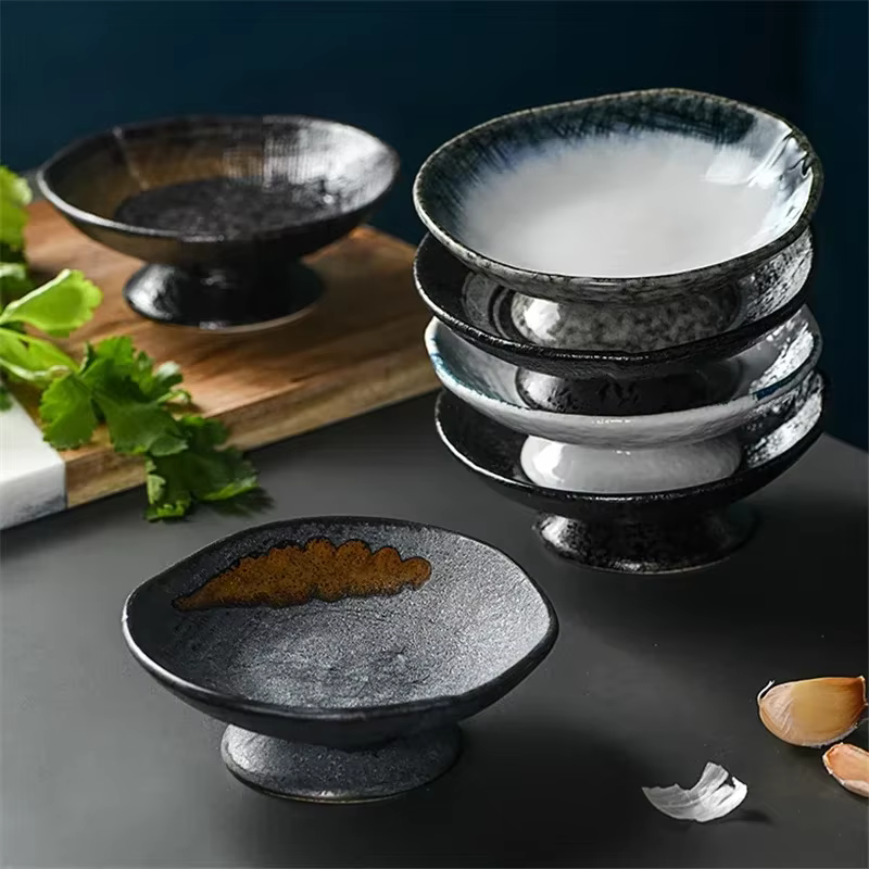 Assiette japonaise créative en céramique avec pieds hauts