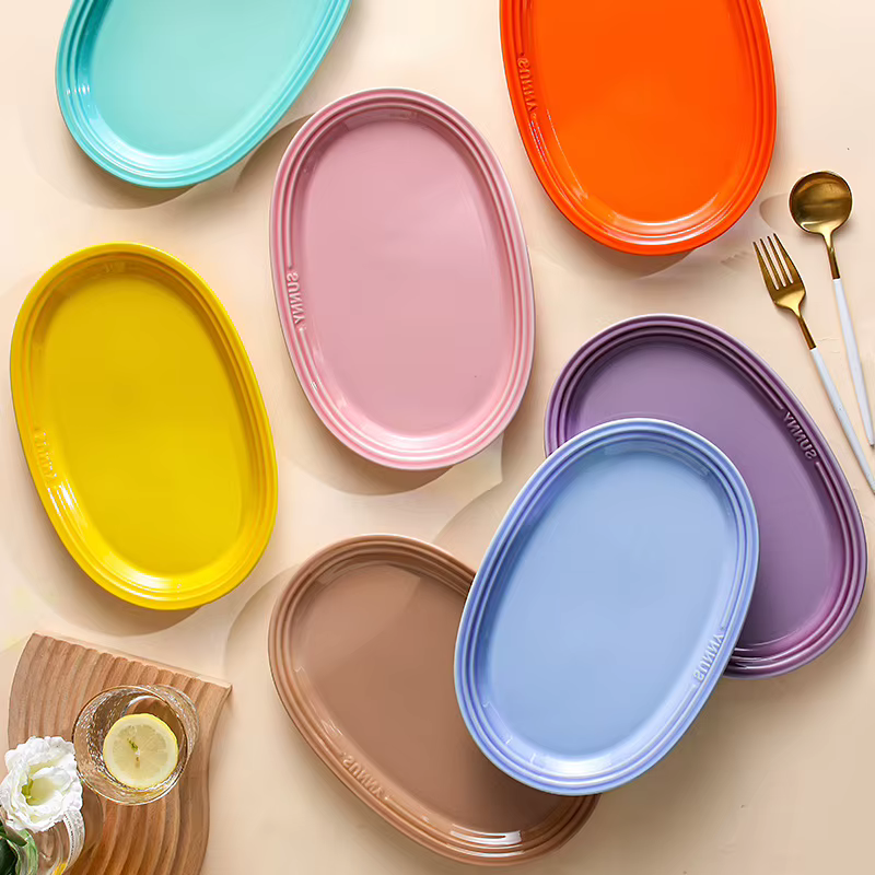 Assiettes de service ovales en porcelaine