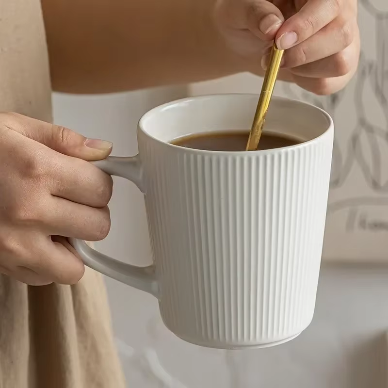 Tasse en céramique gaufrée