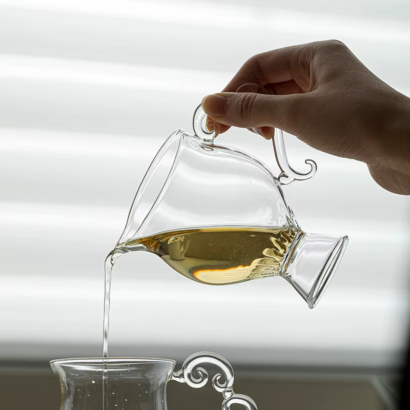 Théière en verre faite à la main vintage