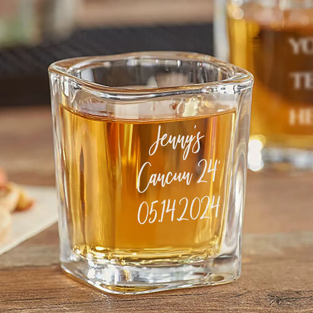 Verre à liqueur gravé personnalisé avec logo
