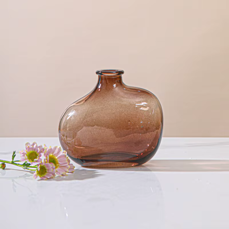 Vase en verre rétro marron