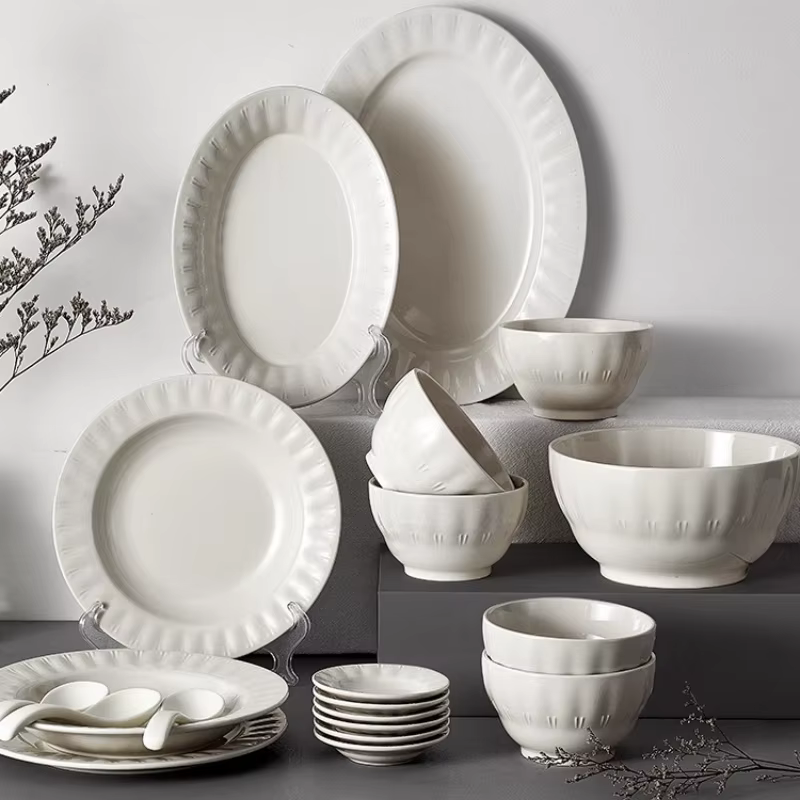 Service de vaisselle minimaliste en porcelaine