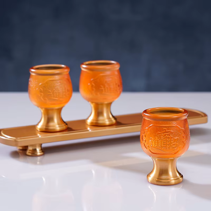 Tasses de glaçage colorées pour offrir du vin ou de l'eau