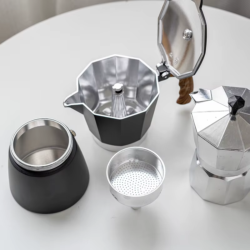 Pot moka en aluminium pour 6 services