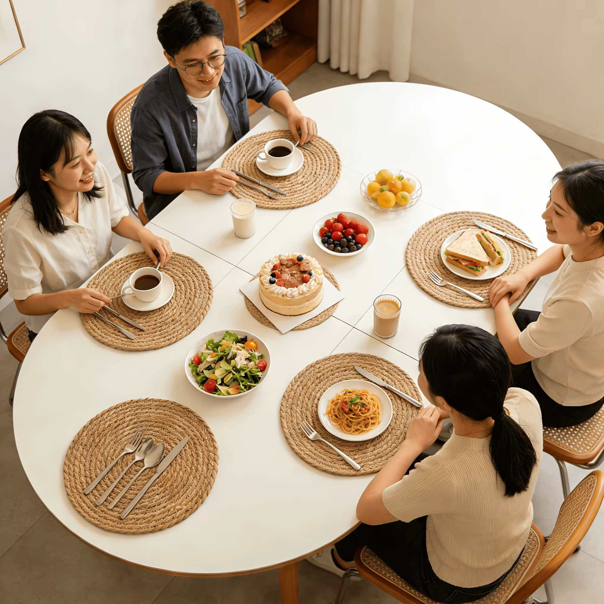 Sets de table ronds en rotin tressé à la main