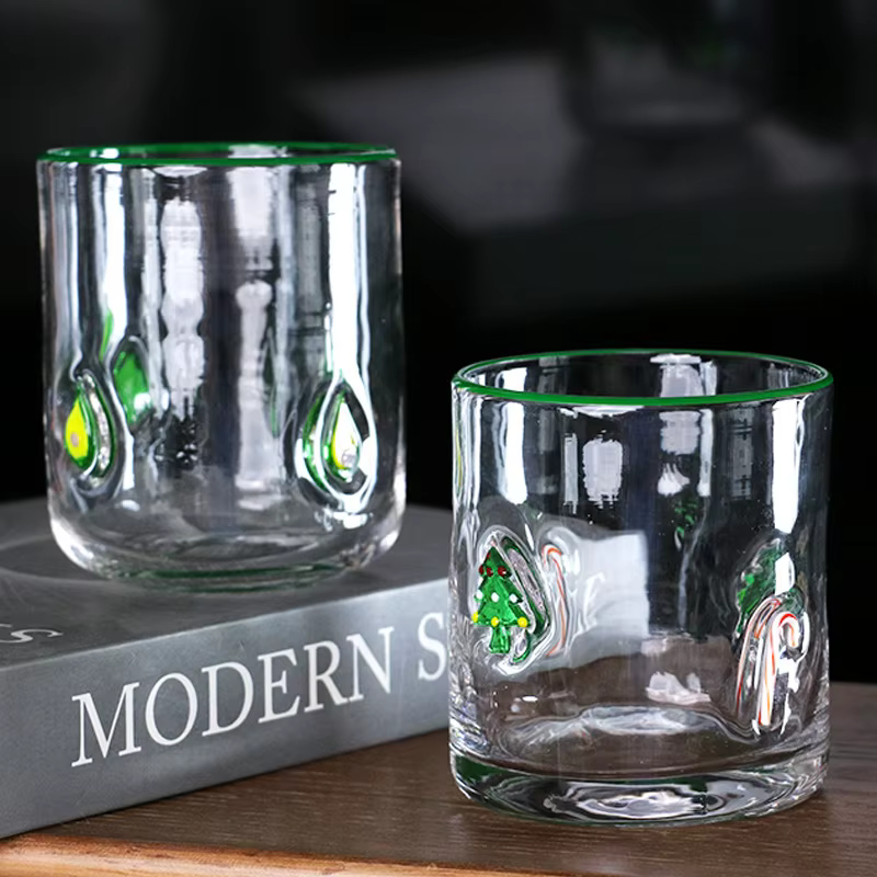 Verre à motif papillon en relief dessiné à la main pour thé au lait