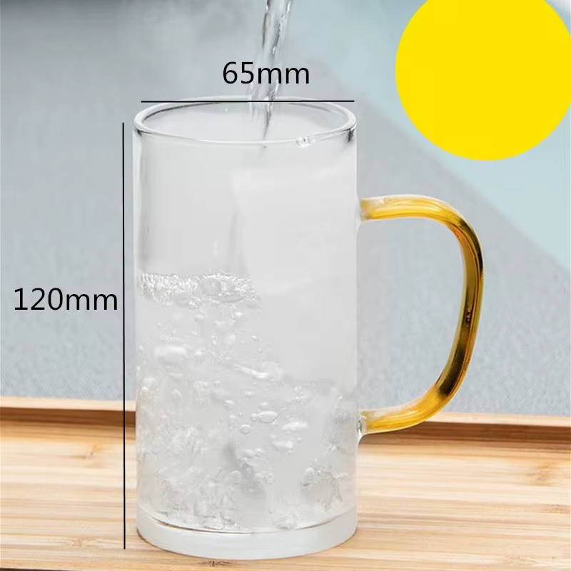Tasse en verre transparente pour le petit déjeuner