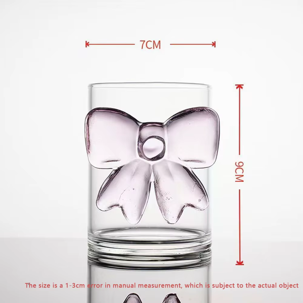 1 tasse en verre mignonne