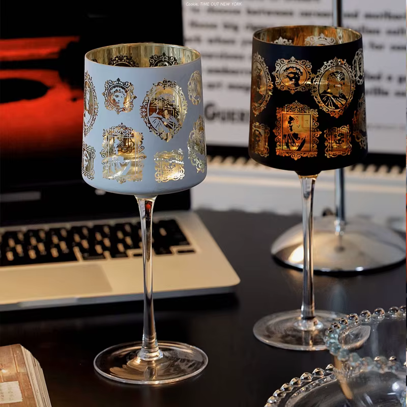 Verre à vin rouge et blanc élégant à tige haute