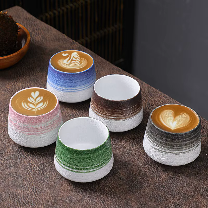 Tasses à thé colorées rétro