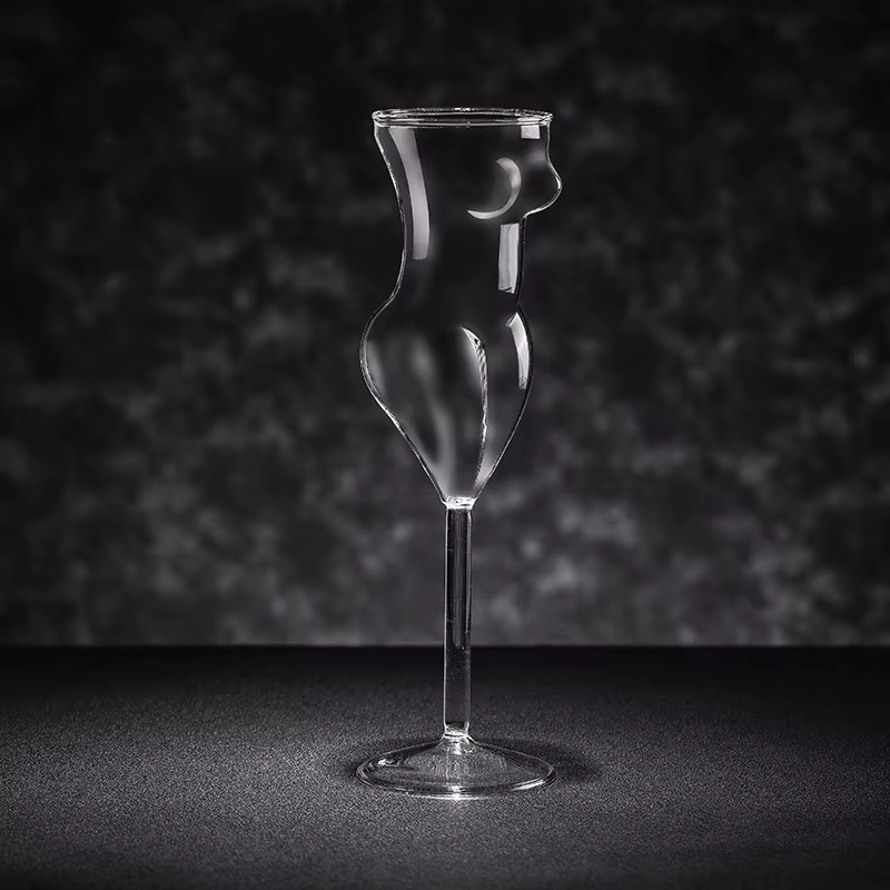 Verre à cocktail créatif en forme de corps