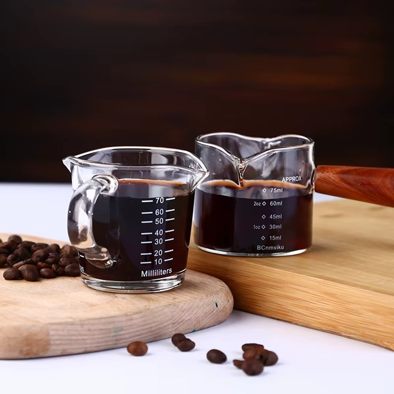 Verre doseur à expresso 70/75 ml avec double bec verseur