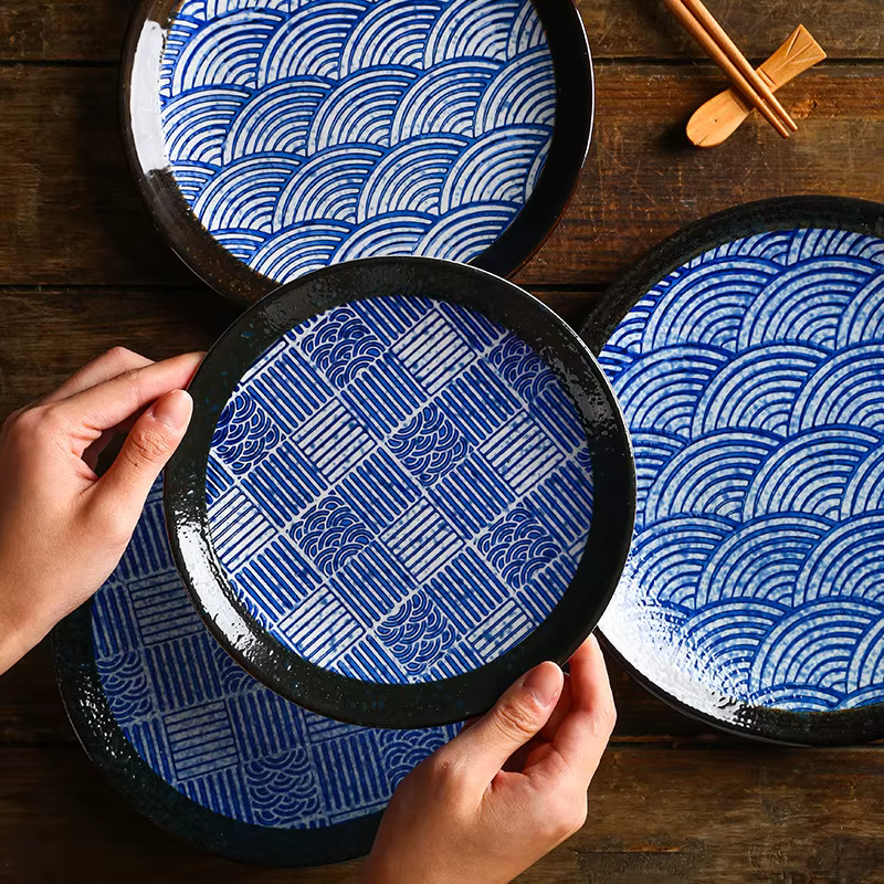 Assiette à Sushi en Céramique à Motif de Vagues Bleues et Blanches
