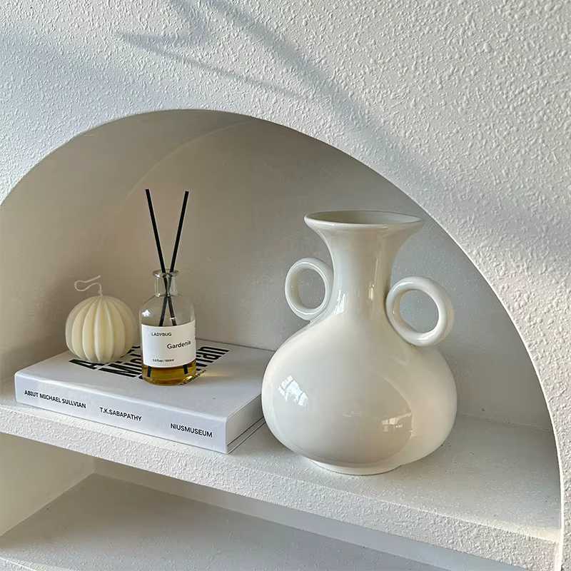 Vase à fleurs en céramique blanche Vintage