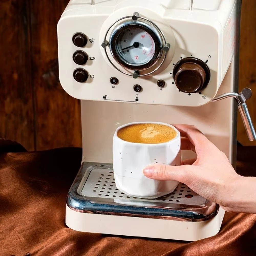 Tasse à café vintage en céramique