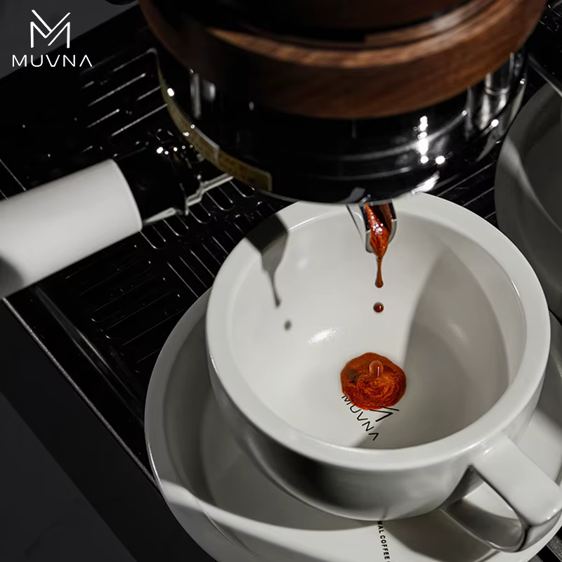 Ensemble tasse à café en céramique MUVNA avec soucoupe