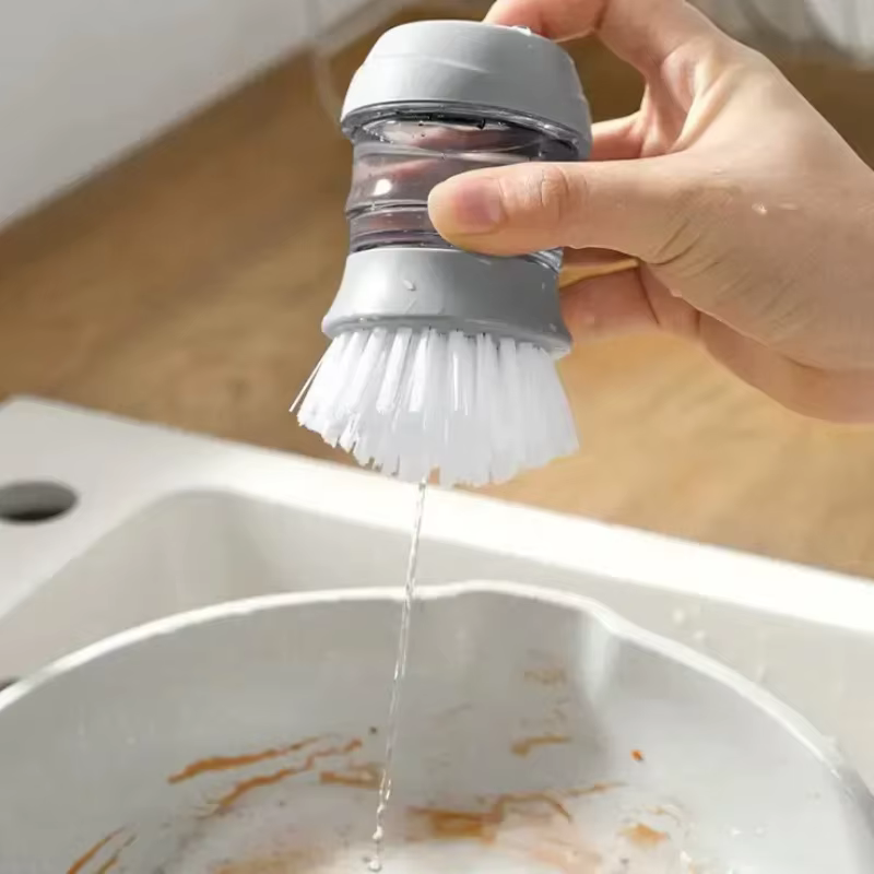 Brosse à vaisselle avec distributeur de savon
