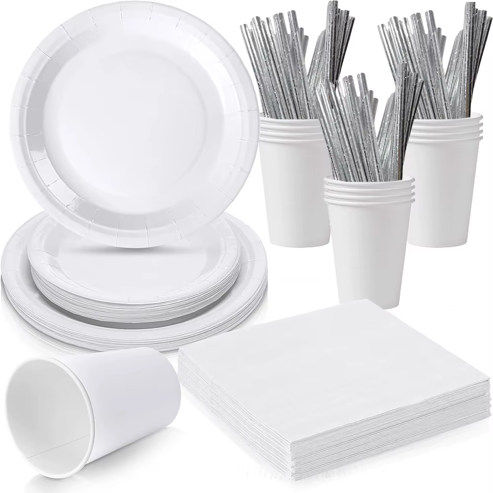 Ensemble de vaisselle jetable de couleur unie sur le thème blanc pur