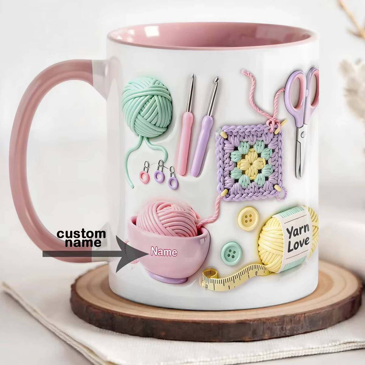 Tasse à café personnalisée avec motif tricoté - Nom gravé et logo boule de laine - Cadeau pour les artistes en fibres