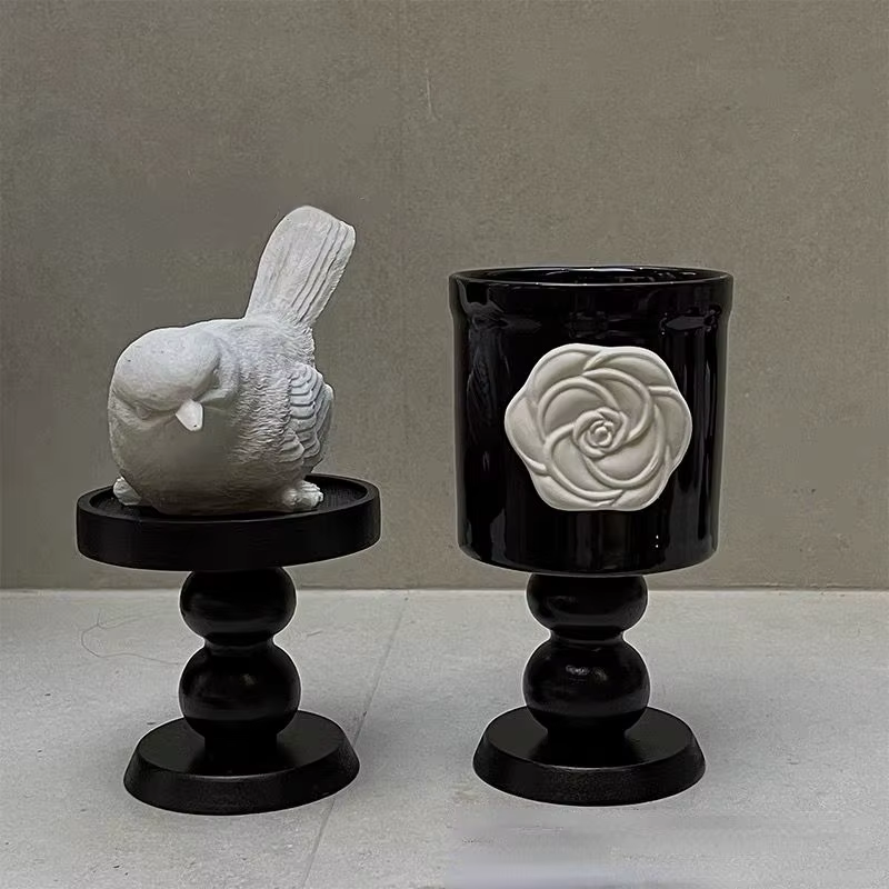 Tasse en céramique noire camélia française