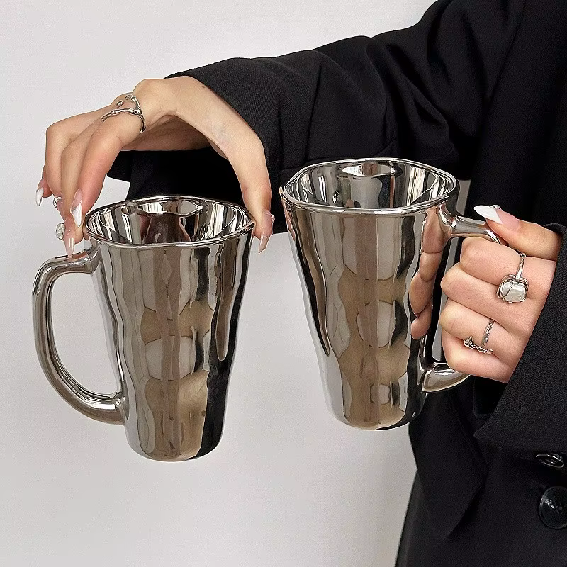 Mug en argent créatif avec poignée