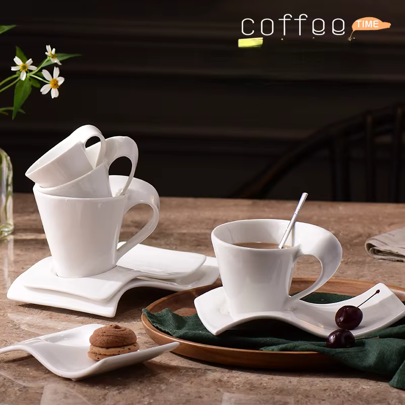 Ensemble de tasses à café et soucoupes en porcelaine ondulée européenne