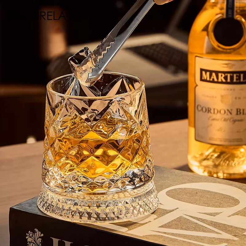 1 verre à whisky rotatif avec base en verre
