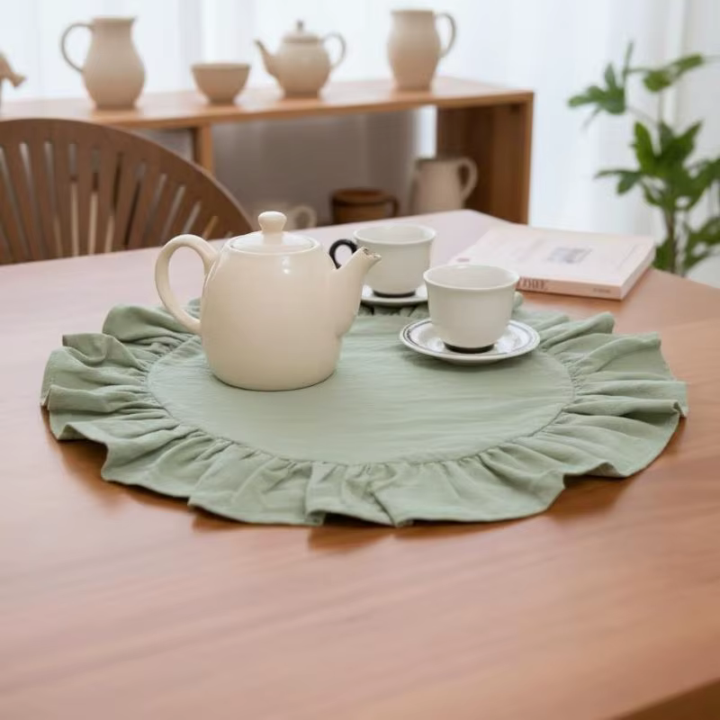 Set de table rustique rond de couleur unie avec bord festonné