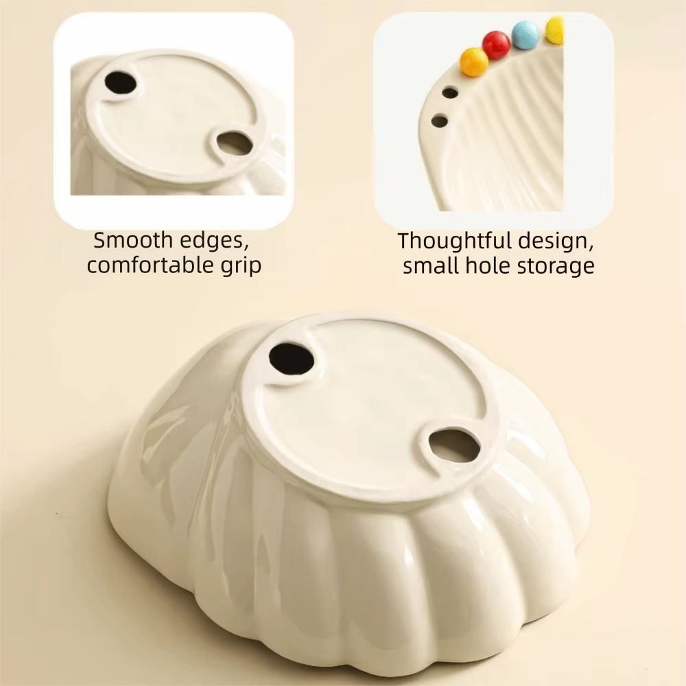 Assiette à fruits en céramique avec fourchette