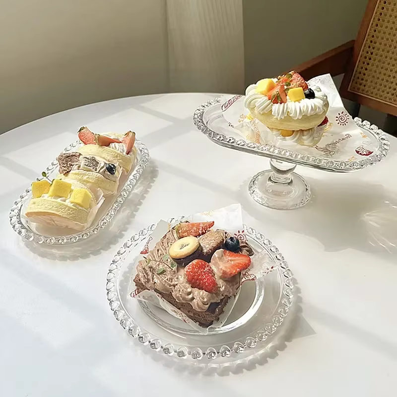 Assiette en verre de fruits d'amour en forme de coeur rétro
