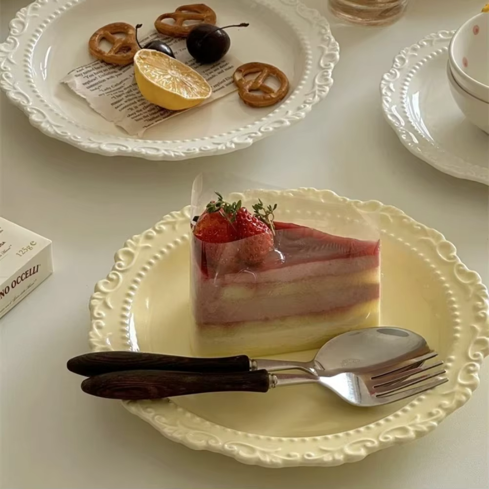 Assiette en céramique en Relief français