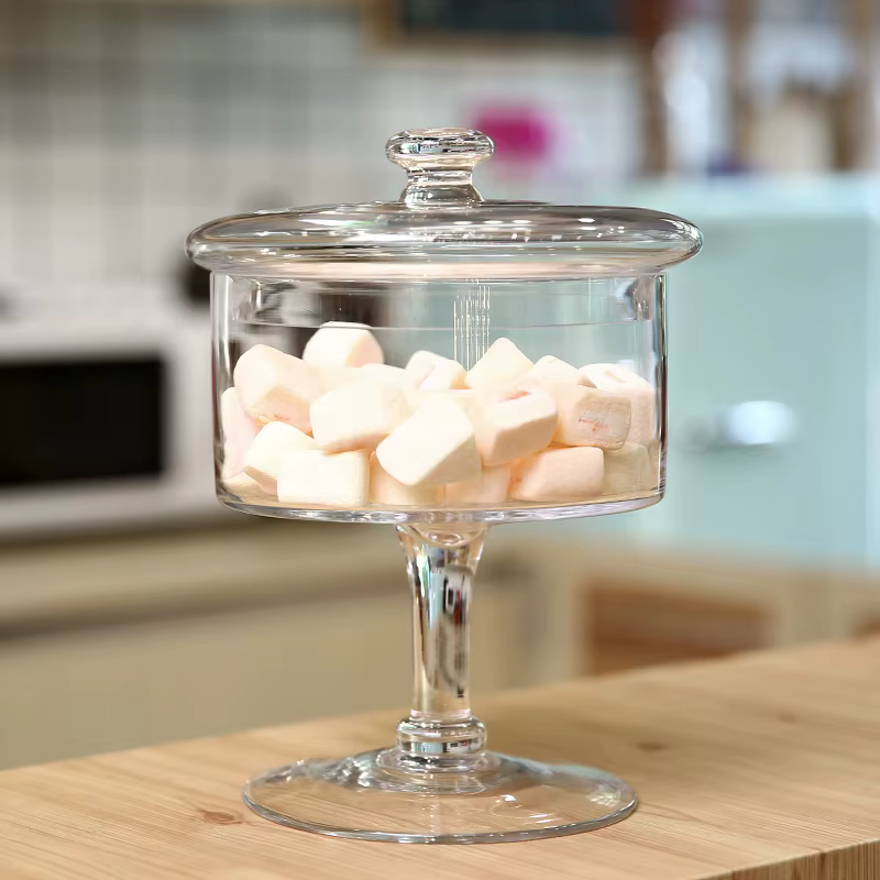 Bocal de stockage de bonbons à pied haut recouvert de verre de style européen