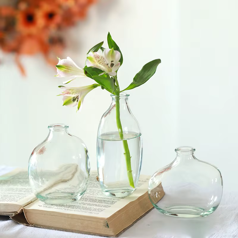 Vase à fleurs en verre transparent irrégulier