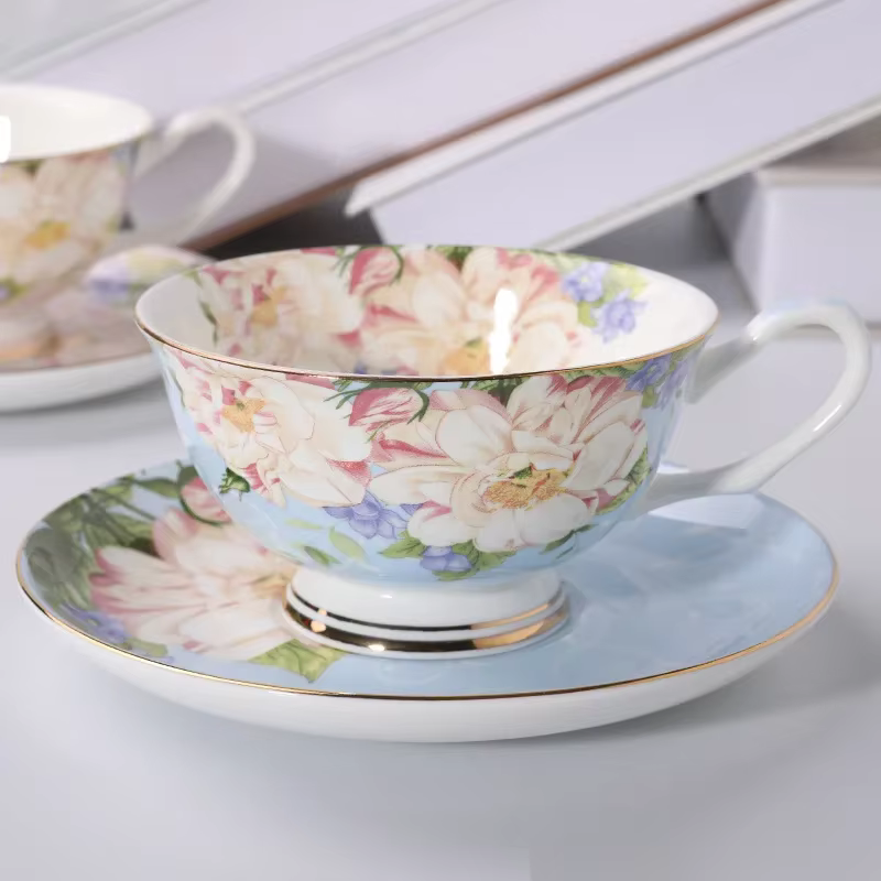 Tasse à thé britannique anglaise de l'après-midi